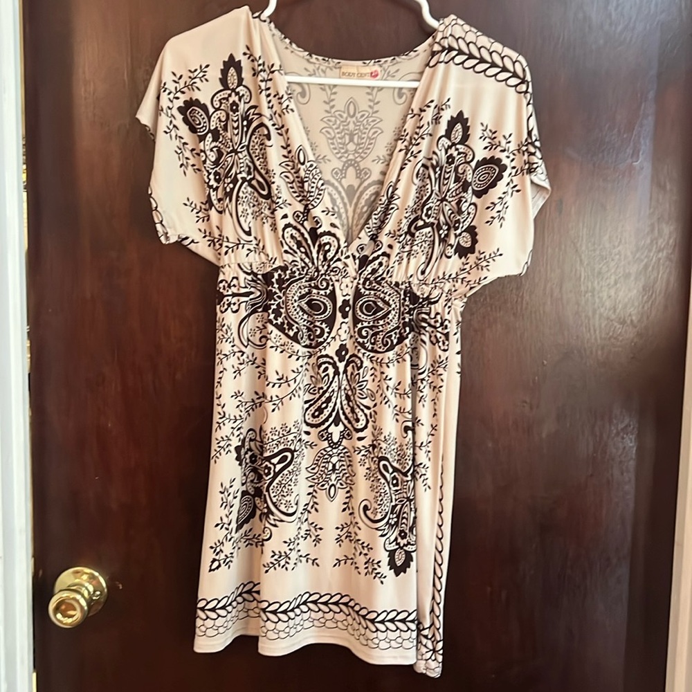Women’s small tan and brown top